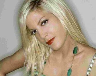 Tori Spelling Wallpaper Celebrities