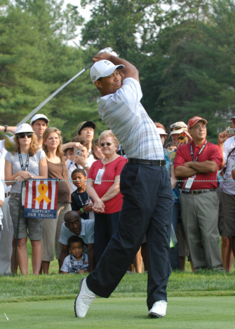 Man Playing Golf iPhone Wallpaper
