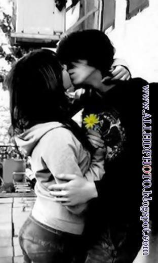 Kiss Hug Love Wallpaper New