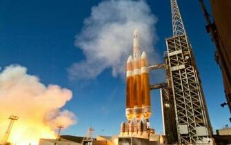 Delta Heavy Rocket Soars Wallpaper Space