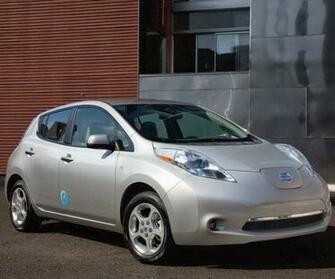 Nissan Leaf S Wallpaper