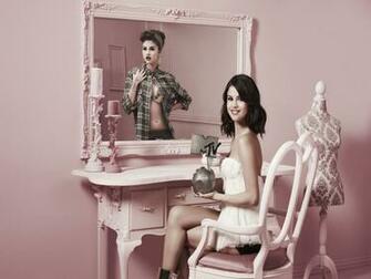 Selena Gomez iPad Wallpaper New