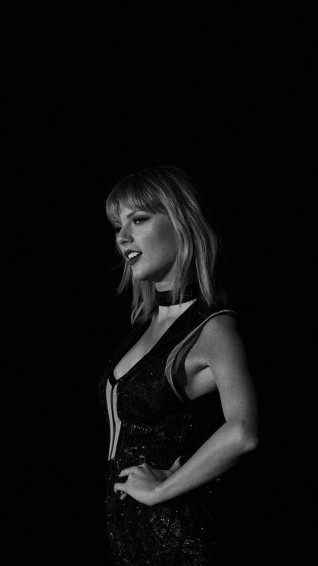 Black And White Taylor Swift Wallpaper