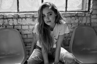 Haley Lu Richardson HD Wallpaper Background Image