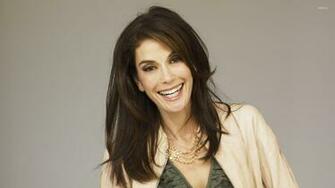 Teri Hatcher With Beautiful Smile Wallpaper Celebrity