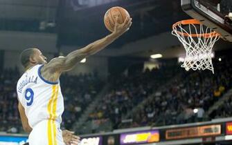 Andre Iguodala Layup Wallpaper Background