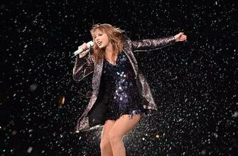 Taylor Swift Reputation Stadium Tour Pictures Popsugar Celebrity