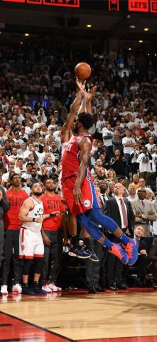Kawhi Leonard Toronto Raptors iPhone Wallpaper
