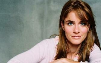 Amanda Peet Wallpaper X Net