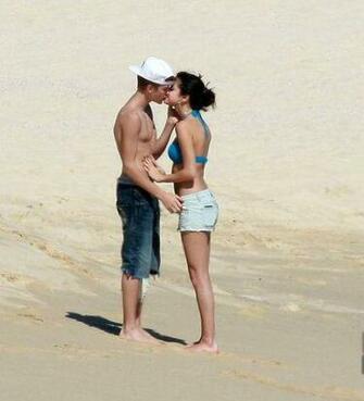 Justin Bieber Image Selena Gomez Kiss