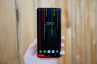You Need These Wallpaper That Embrace Your Galaxy S10 Display Cutout