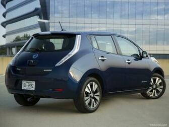 Nissan Leaf Rear Wallpaper iPad