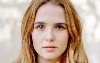 Beautiful HD Zoey Deutch Wallpaper HDwallsource