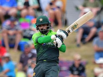 Mohammad Hafeez Bats Away Pcb Contract Offer Cricket365