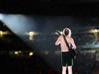 Angus Young Solo Spotlight Wallpaper Acdc