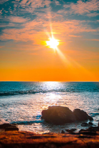 Let The Beautiful Sunshine Of Day Fill You With Joy And Wallpaper
