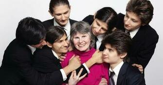 Grandmother With Grandchildren HD Wallpaper