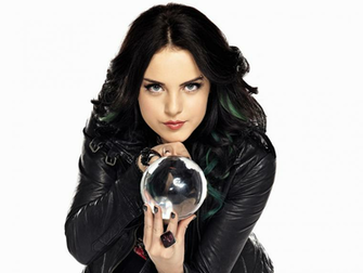 Elizabeth Gillies Wallpaper