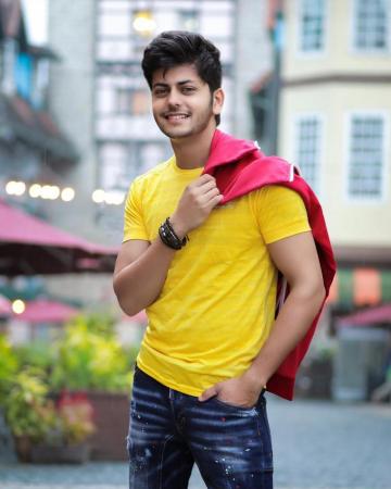 Abhishek Nigam Added A New Photo
