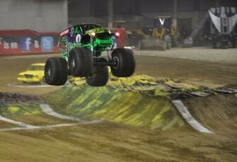 Grave Digger Monster Truck Race Racing G