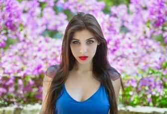 Beautiful Woman Flowers Portrait Bokeh Wallpaper Girls