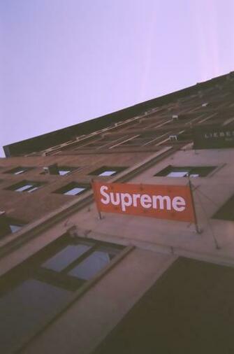 Supreme Wallpaper iPhone Se On