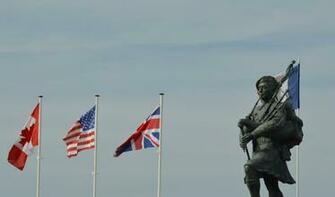 Man Playing Bagpipe Statue Image