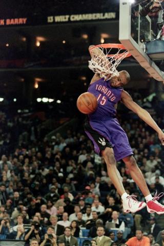 Toronto Raptors Player Vince Carter Dunking Wallpaper