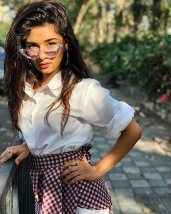 Avneet Kaur Cute HD Wallpaper 1080p Image Pics