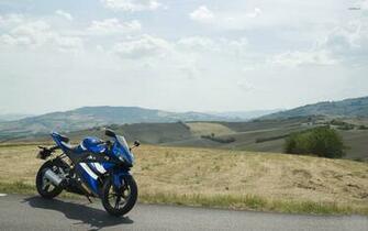 Yamaha Yzf R125 On The Side Of Road Wallpaper Motorcycle