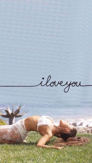 Ariana Grande Wallpaper