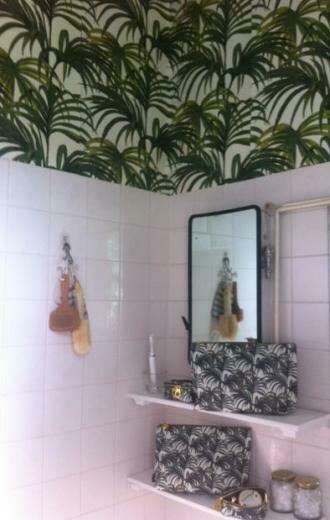 Burst Of Wallpaper Palmeral In White And Wash Bags Fantastic