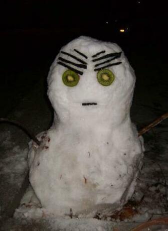 Snowman Caught Messaging To His Girlfriend Silly Yet Creative