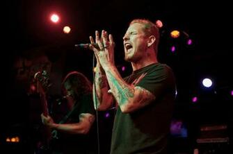 Slipknot S Corey Taylor Breaks His Neck Without Realising It