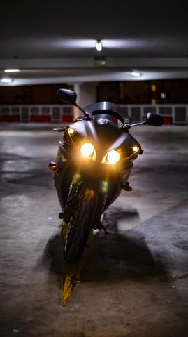 Yamaha R1 Pictures Image