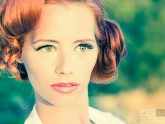 Ariel Piper Fawn Wallpaper