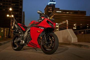 Yamaha R1 Specifications Pictures