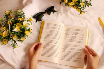 Aesthetic Book Desktop Wallpaper