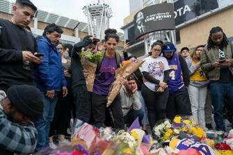 Kobe Bryant Fans In Los Angeles Pay Tribute The New York Times