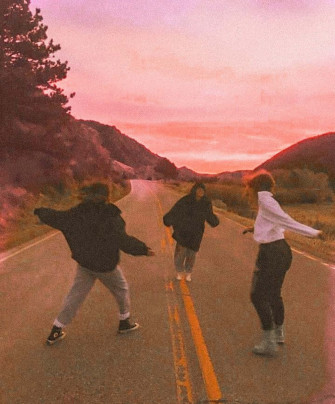 Best Friend Aesthetic Wallpaper
