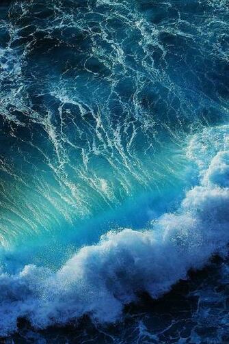 Ios7 Me18 Wave California Ocean Parallax HD iPhone iPad