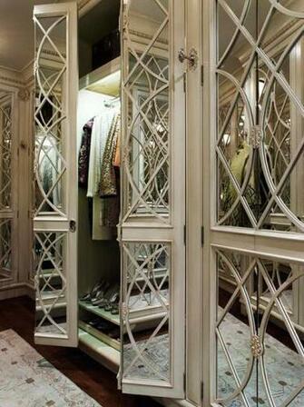 Use Arrow Keys To More Closets Swipe Photo