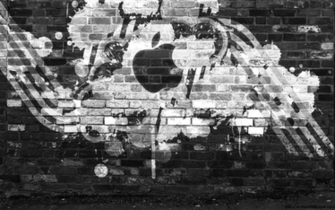 Graffiti Apple HD Wallpaper