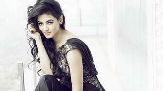 Sonal Chauhan Stylish HD Pics Wallpaper Indian Celebrities 4k