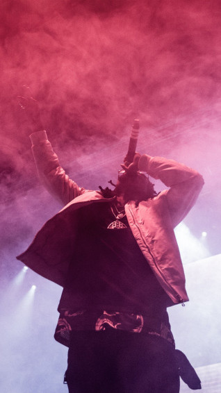 Travis Scott On Stage Performing Live Singing 4k Ultra HD Mobile