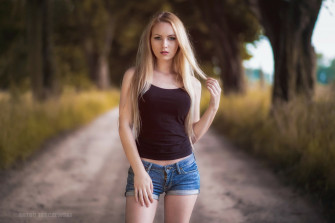 Stylish Blonde Model In Shorts Wallpaper