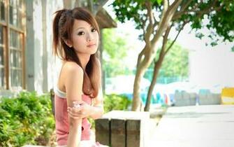Mikako Zhang Background