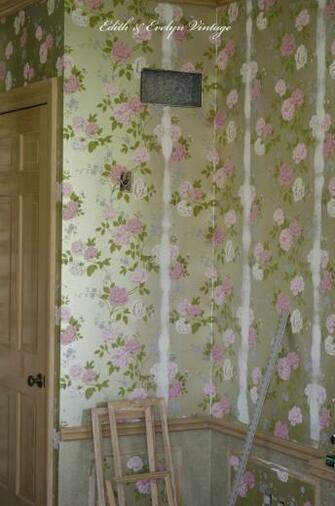 Covering The Wallpaper Seams With Joint Compound