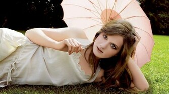 Bonnie Wright Beautiful HD Wallpaper