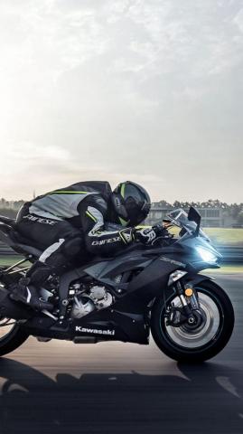 Kawasaki Ninja Zx 6r Race Track 4k Ultra HD Mobile Wallpaper